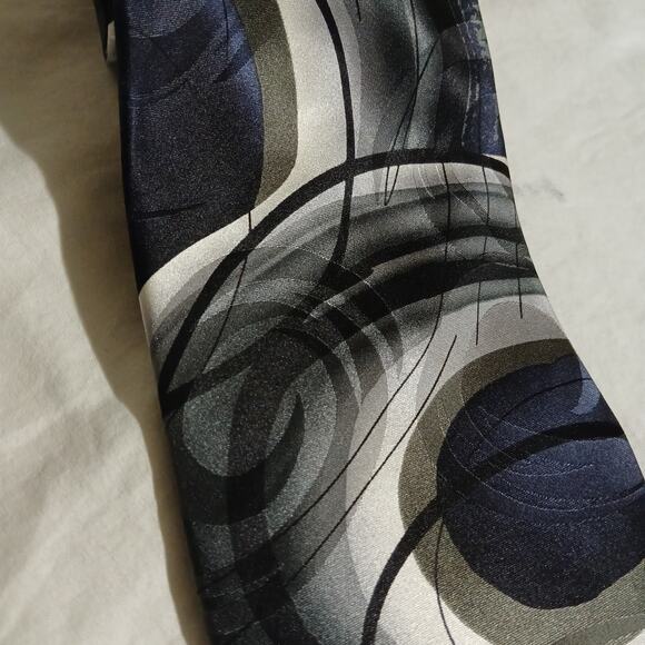 J.Garcia Mickey Limited Edition Collection Forty-Five 100%Silk Grey/Blue/Black - Picture 7 of 8